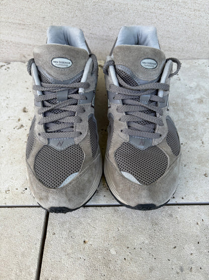 NEW BALANCE. Zapatillas modelo 2002R. T 40