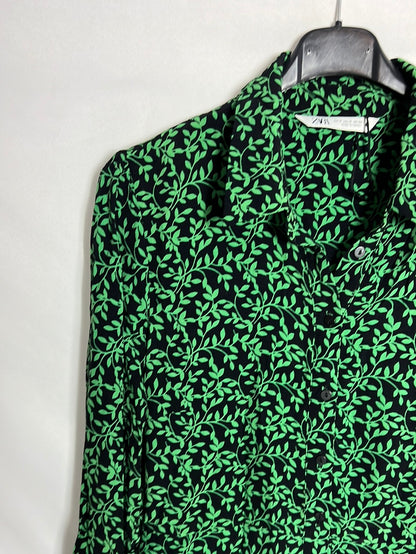 ZARA. Vestido largo camisero verde y negro. T M