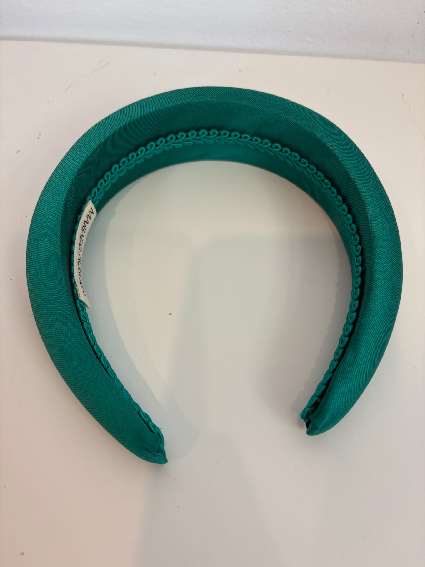 MARIA DE LA ORDEN. Diadema pelo verde