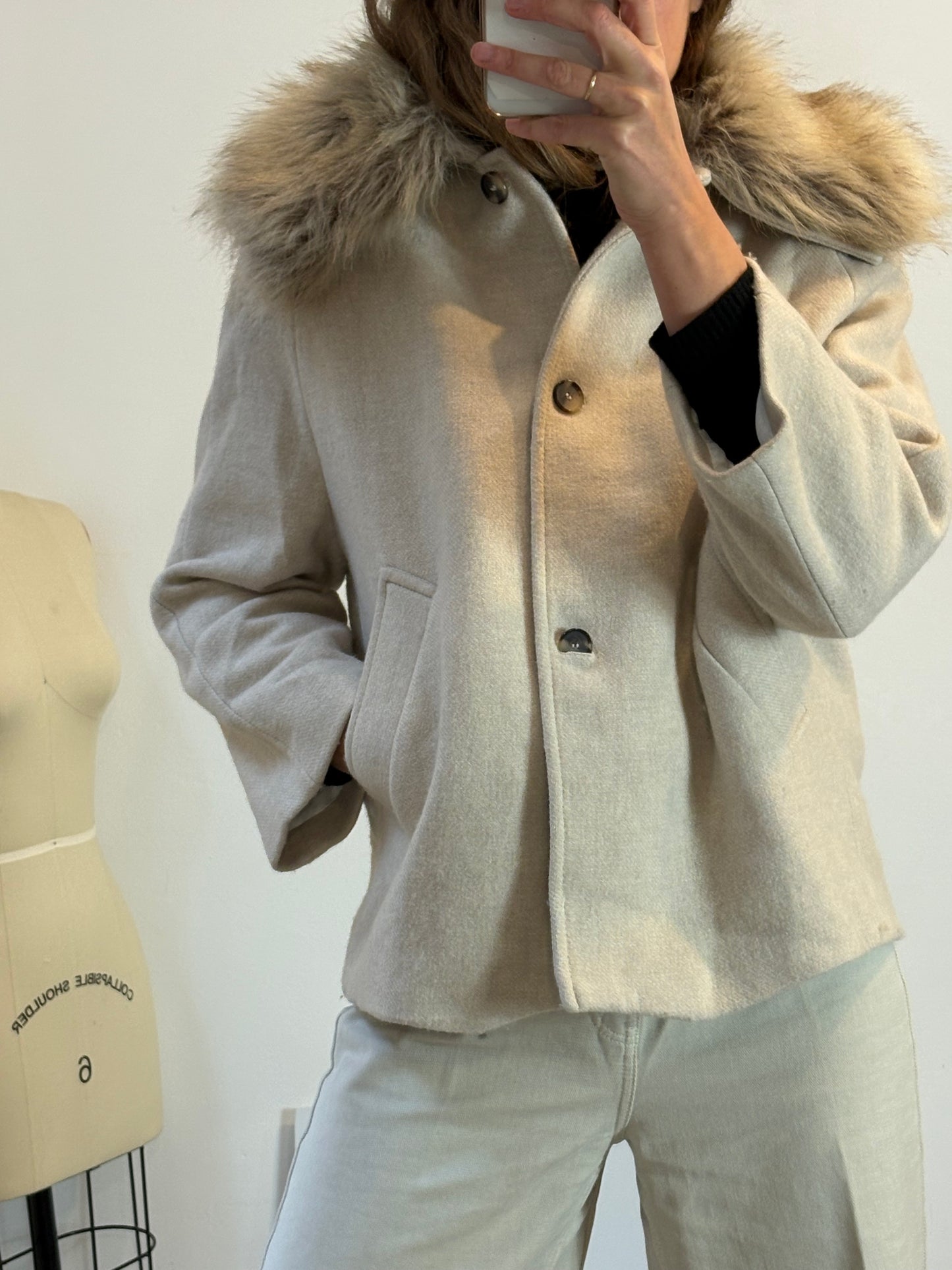 ZARA. Chaqueta lana cuello pelo