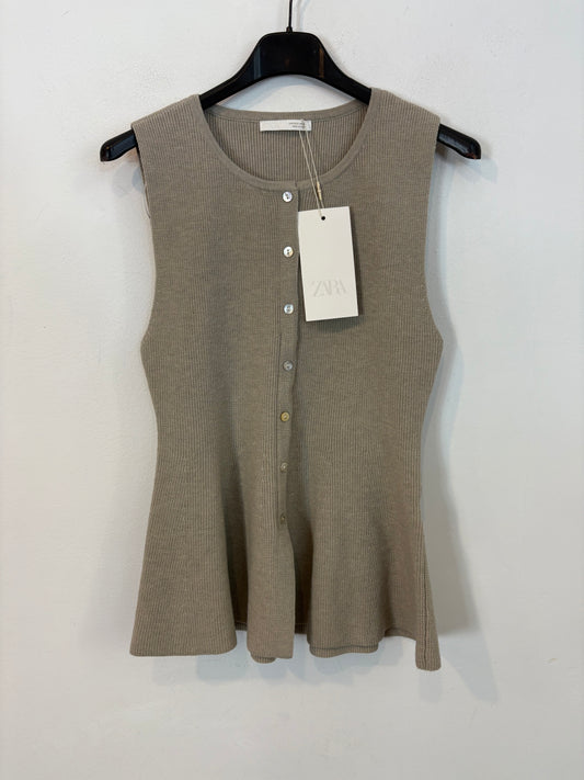 ZARA. Top punto abotonado