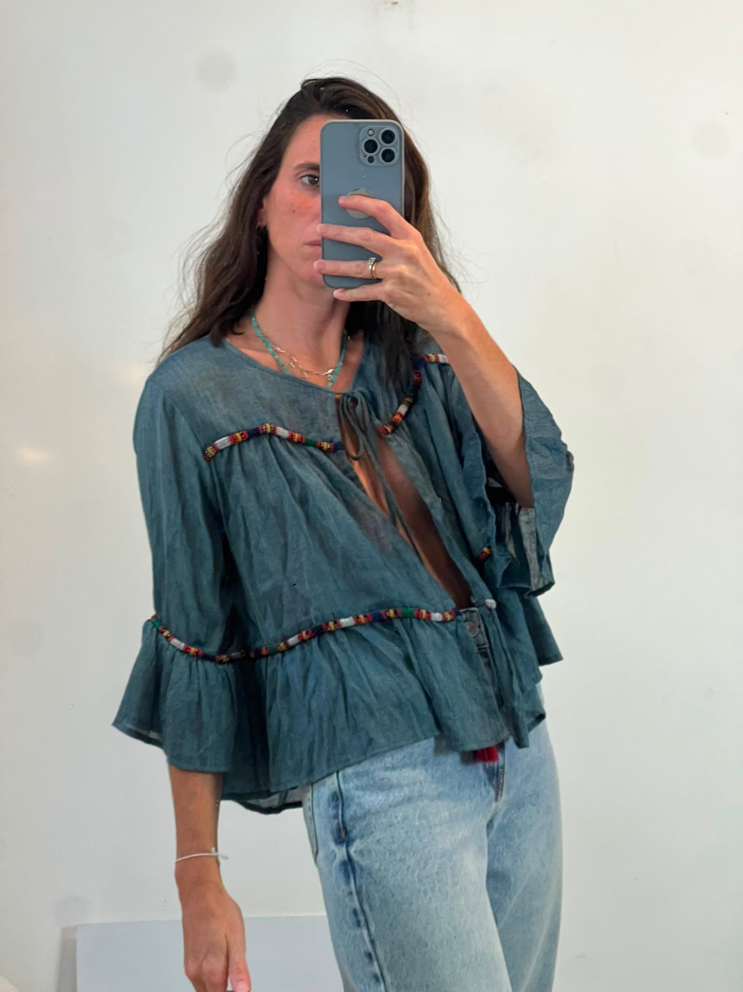 ZARA. Chaqueta azul ligera detalles