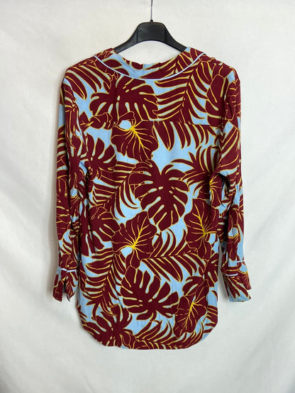 H&M. Camisa azul estampado burdeos T.34