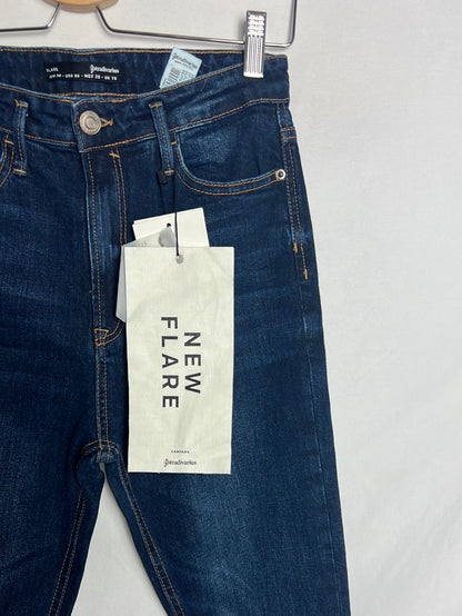 STRADIVARIUS. Denim campana oscuro. T 38