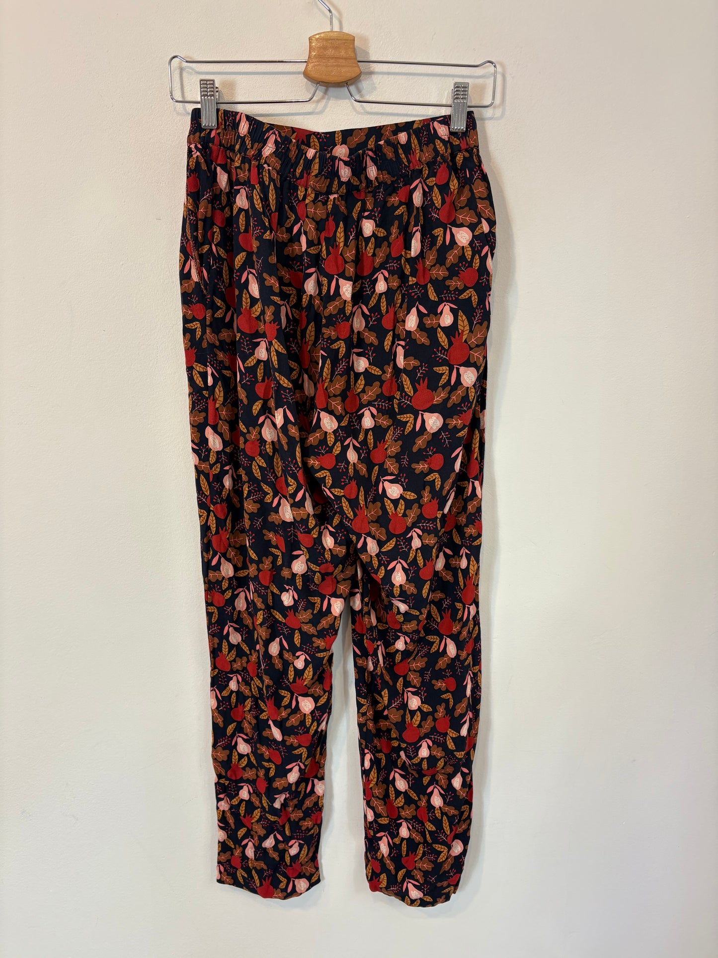 DES PETITS HAUTS. Printed flowing trousers. TS