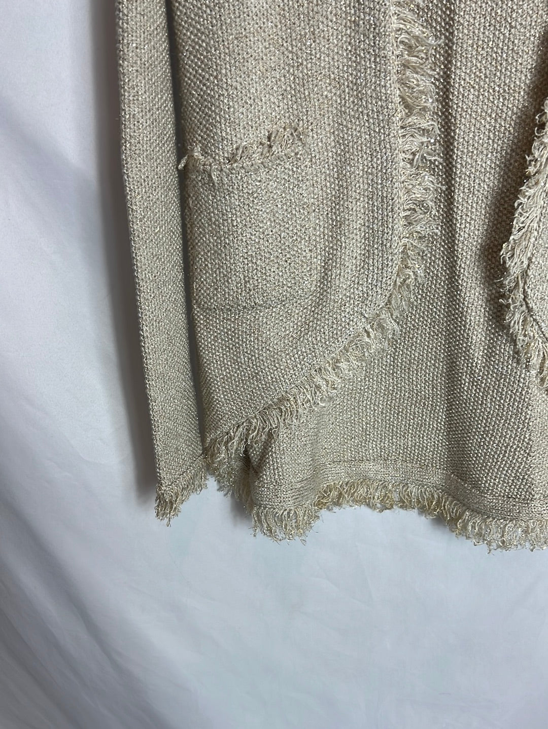 ZARA. Chaqueta punto beige hilos dorados. T M