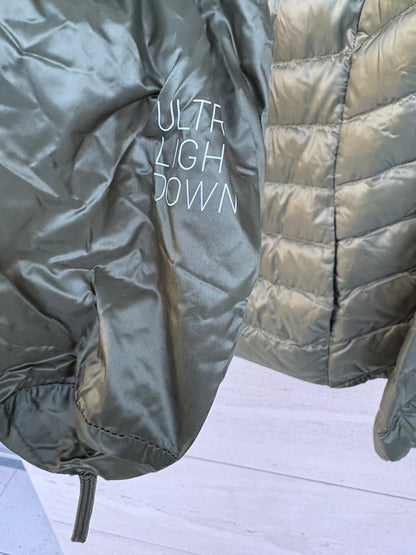 UNIQLO. Ultralight green down jacket. TM