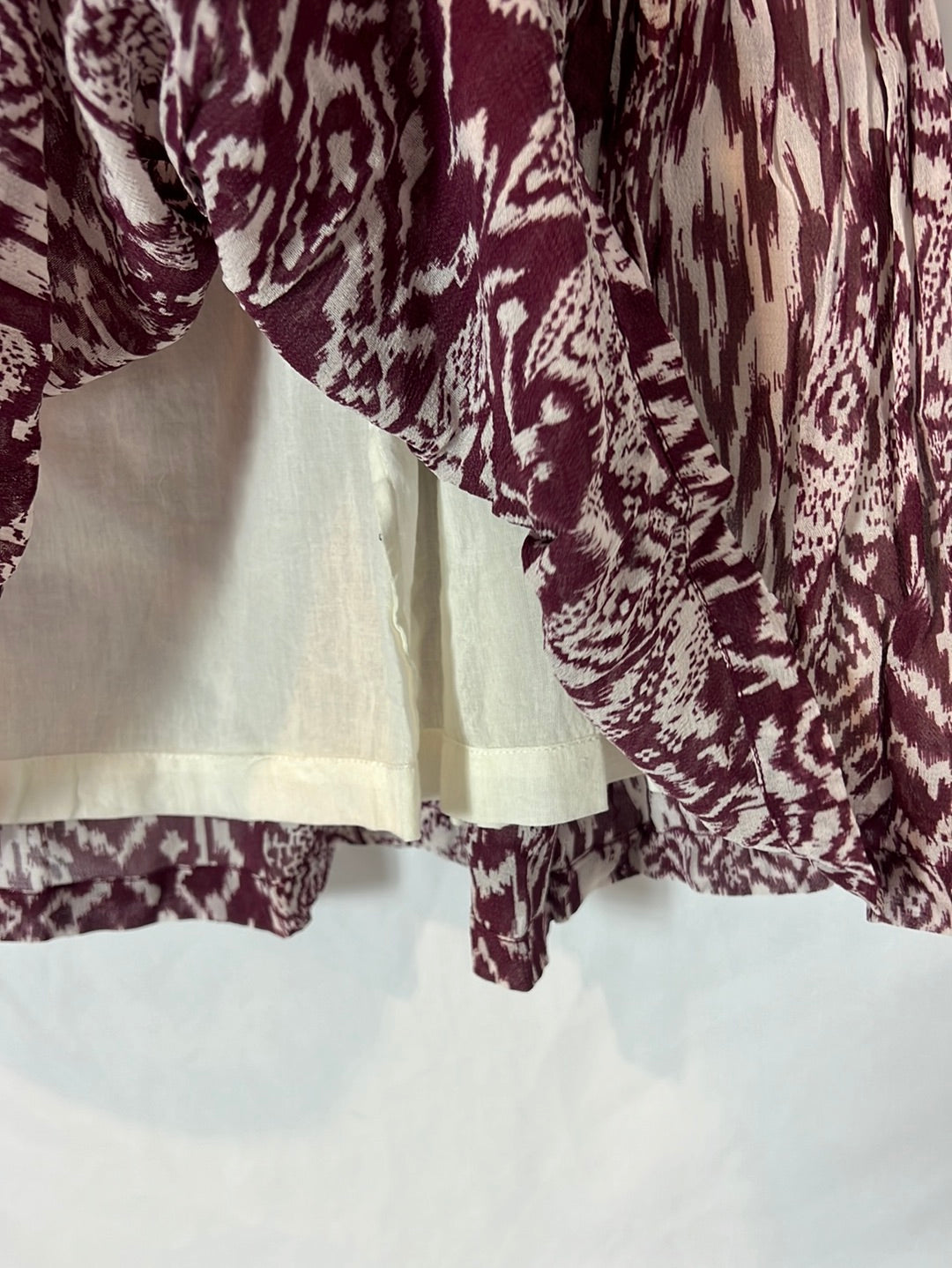 IRO. Short printed flowing skirt. Size 38