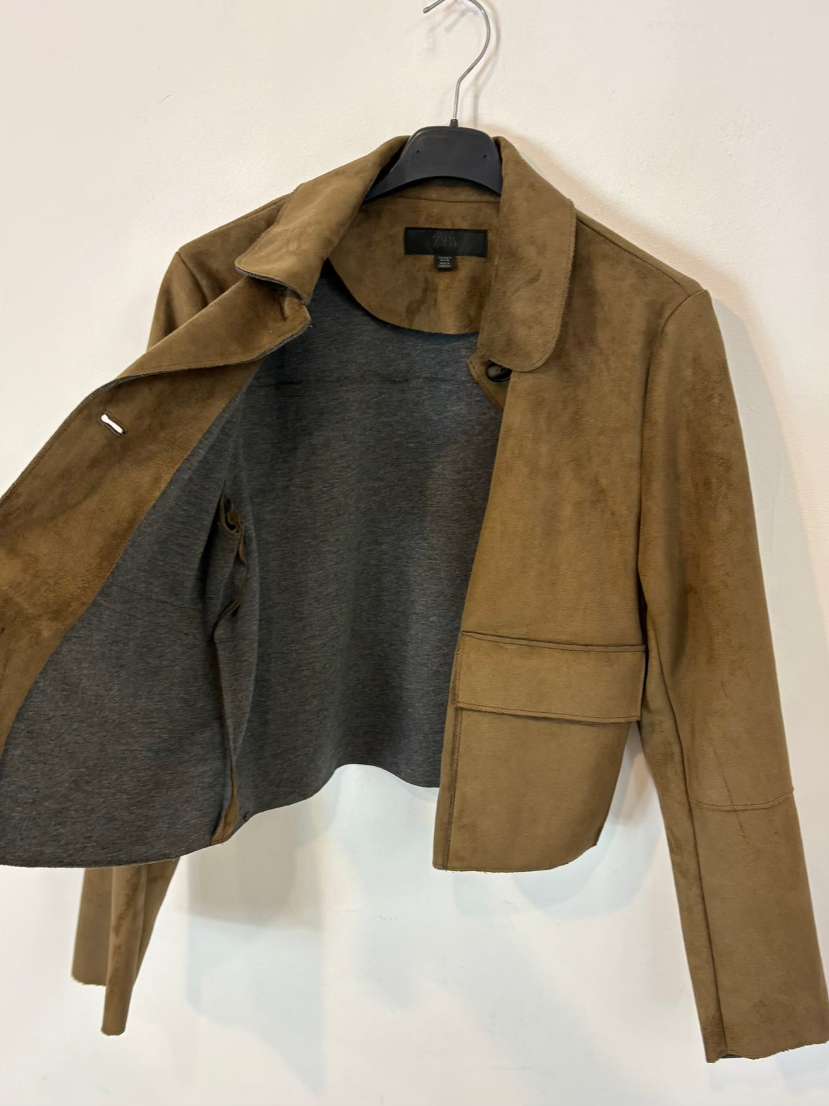 ZARA. Chaqueta caqui efecto piel