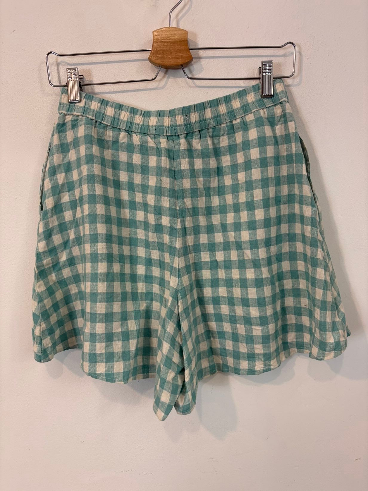 ZARA. Bermuda lino bolsillo en azul turquesa