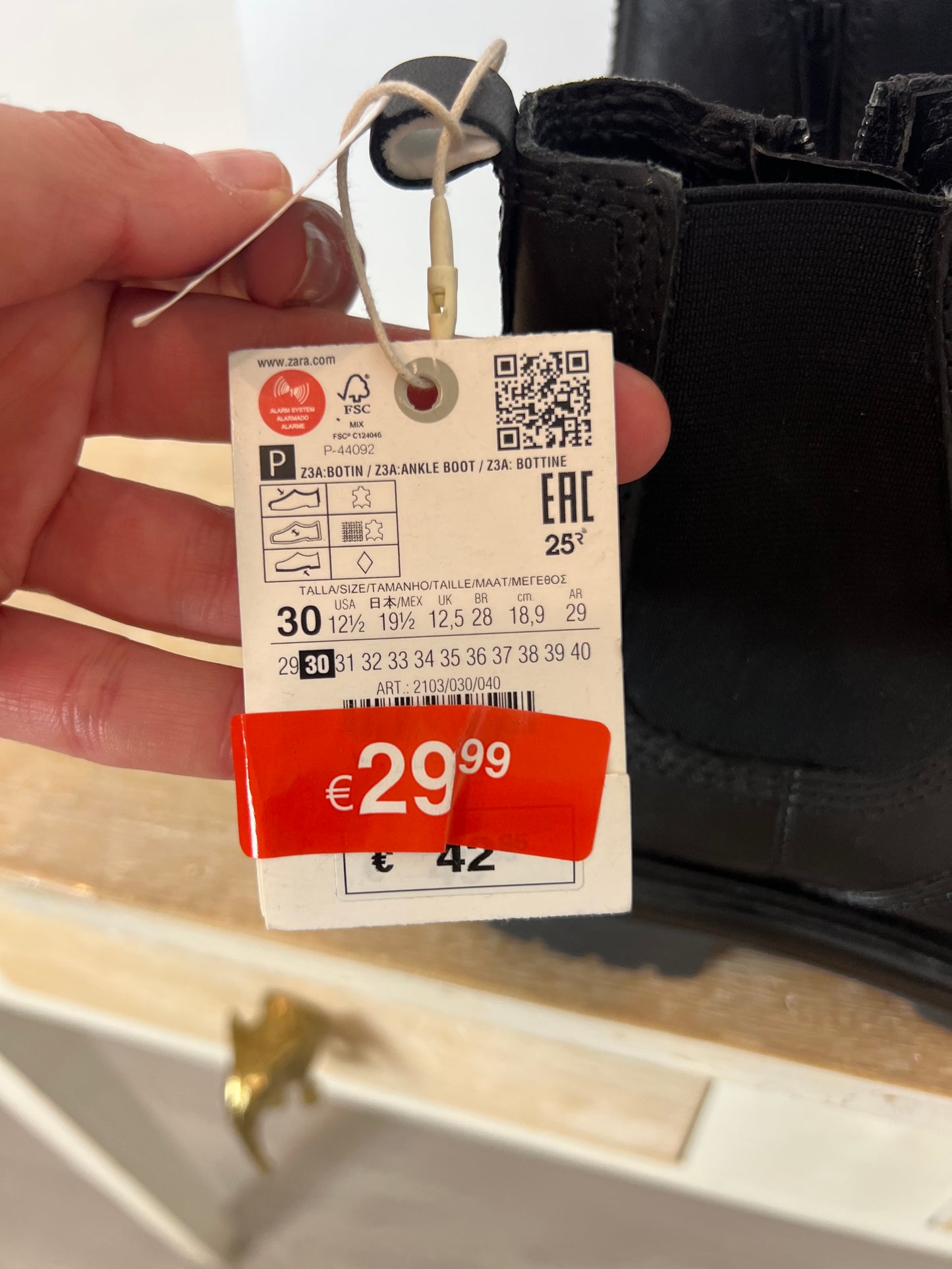 ZARA. Black Chelsea boots. Size 30