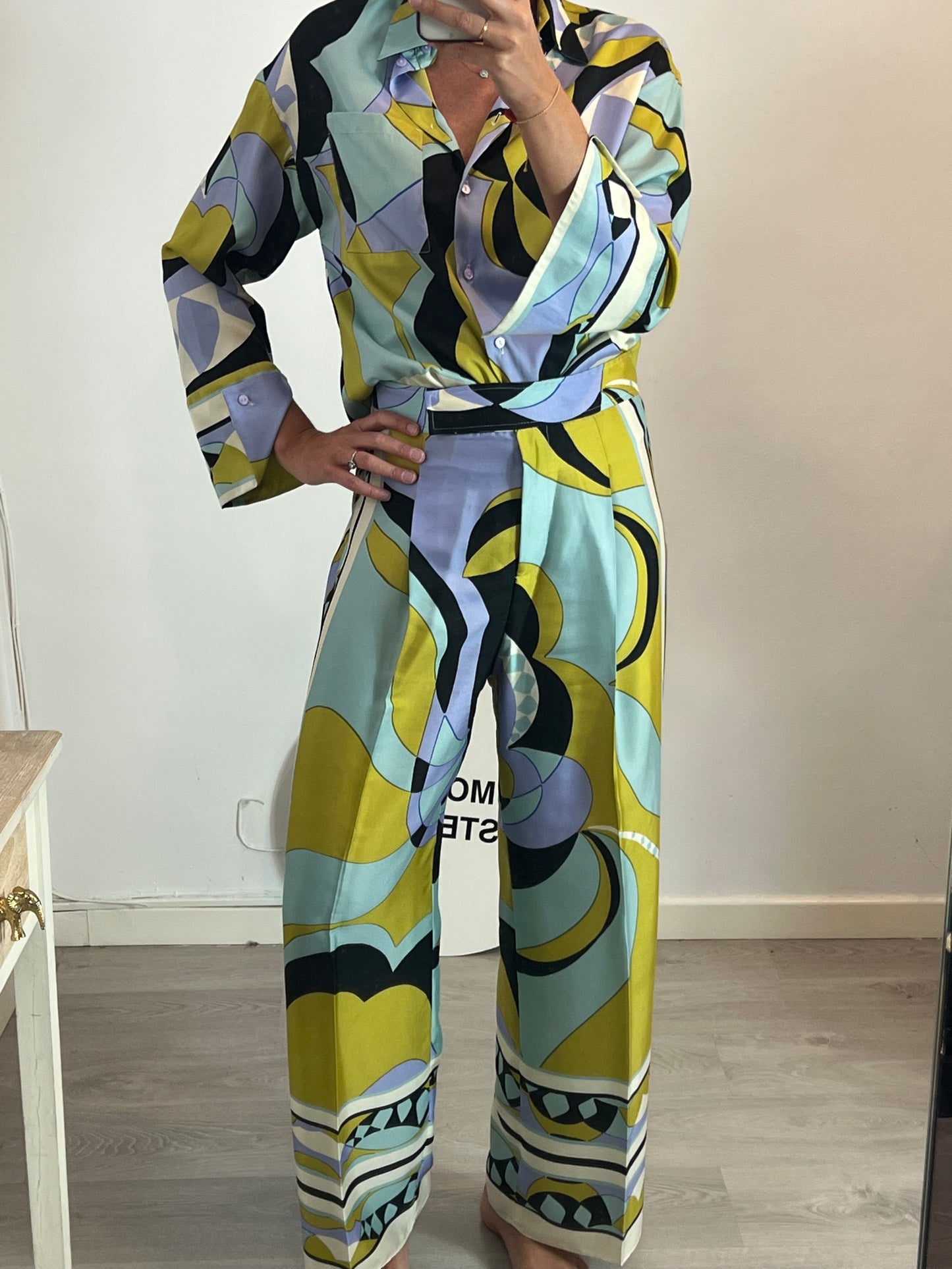 ZARA. Flowy blouse with retro print. Size XS