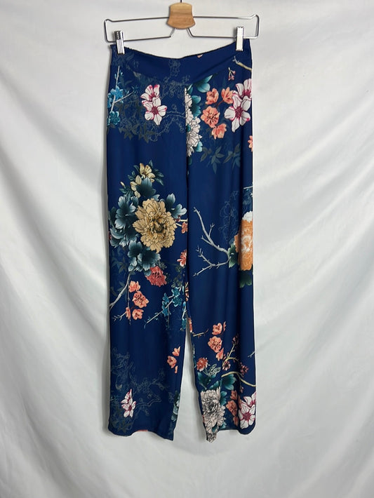 OTHERS. Flowy blue floral pants. TM