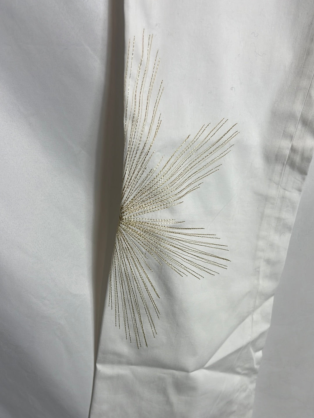 ROBERTO CAVALLI. White trousers with gold embroidery. Size 42 (40)
