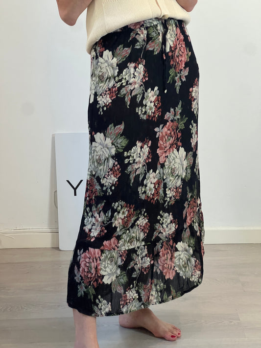 NICOLÍ. falda negra flores T.m