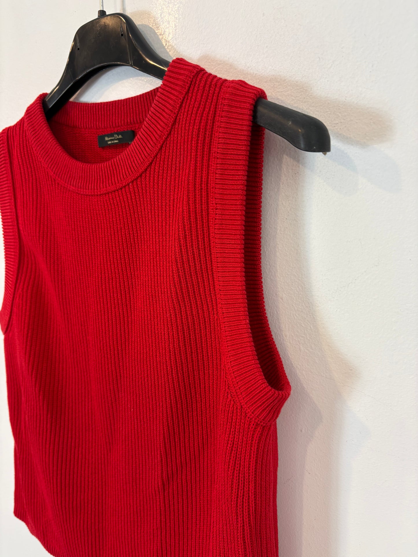 MASSIMO DUTTI. Top  canalé rojo. T S