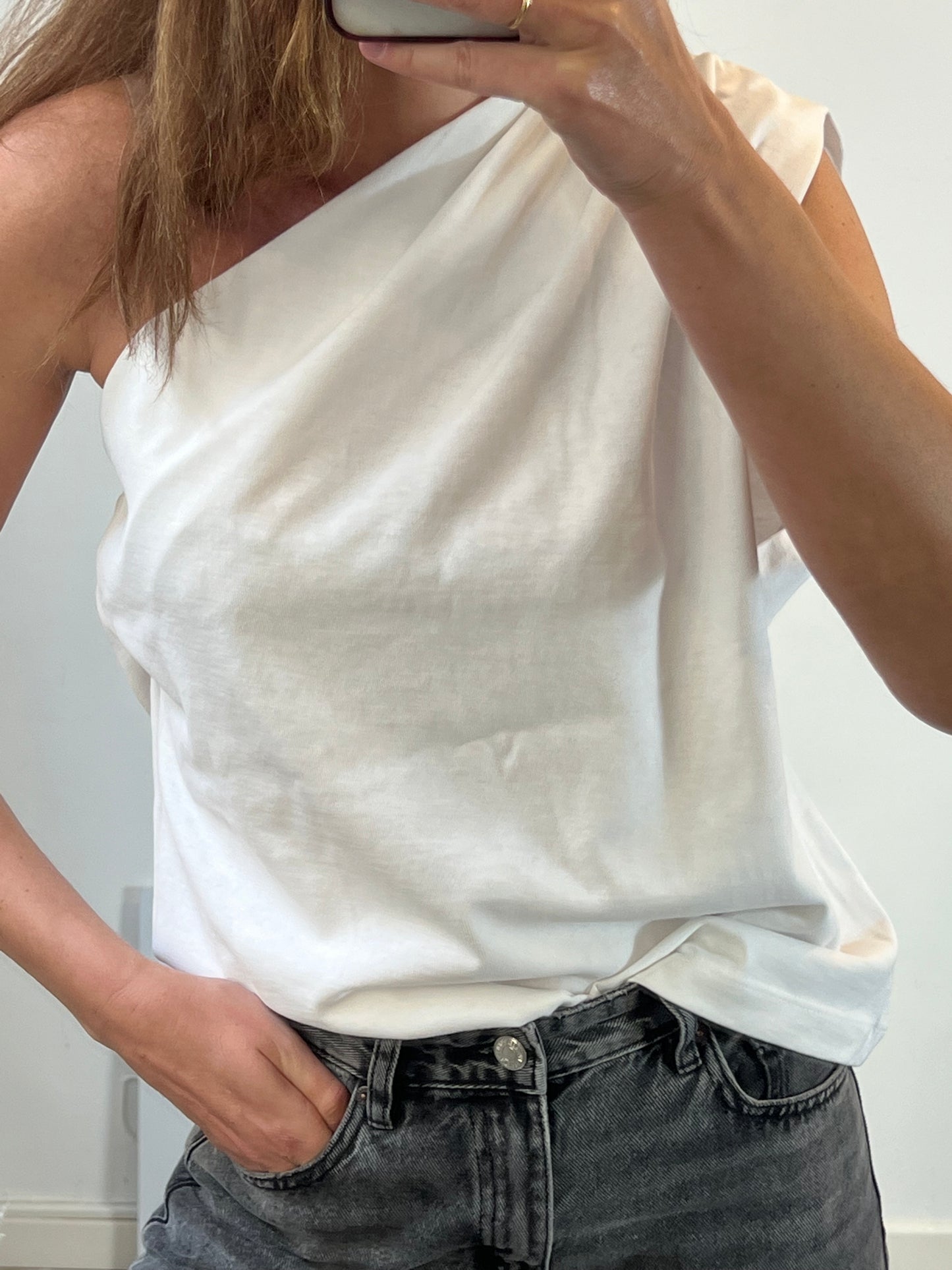 ZARA. Camiseta algodón blanca asimétrica. T M