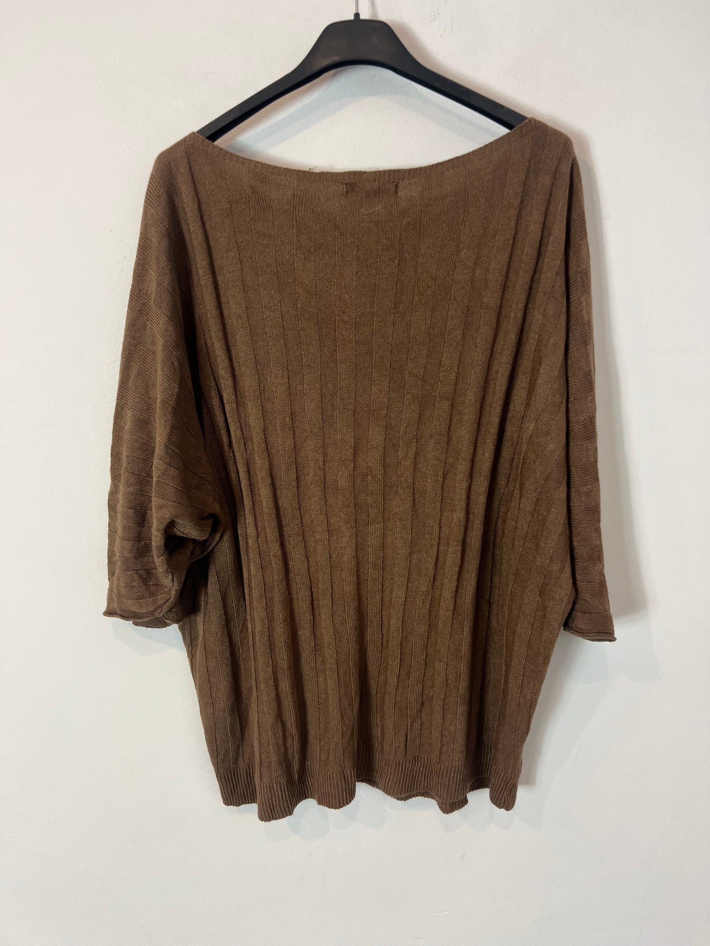 OTRAS. Top marrón canalé. T M/L