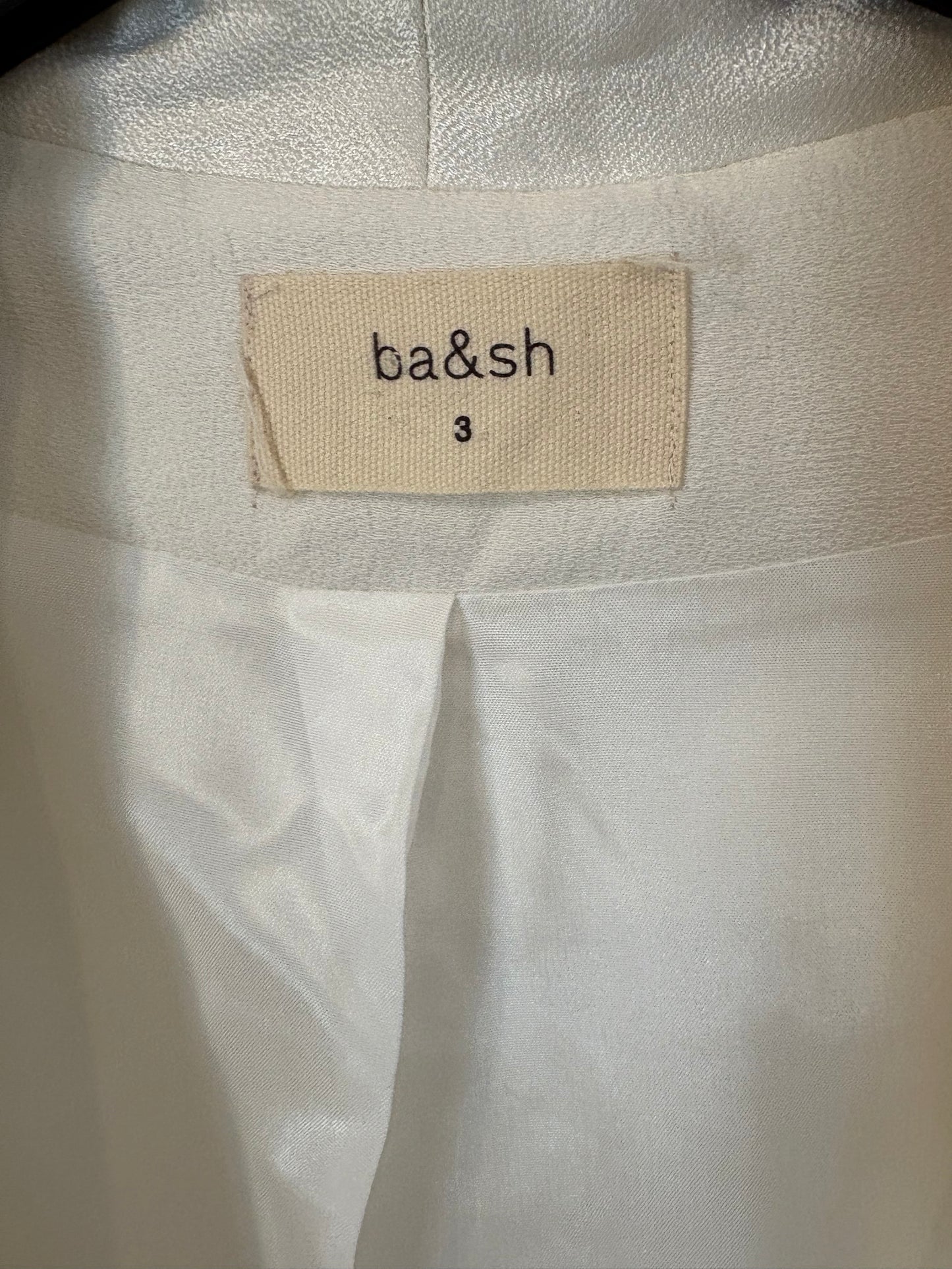 BA&SH. Blazer blanca solapa satinada.