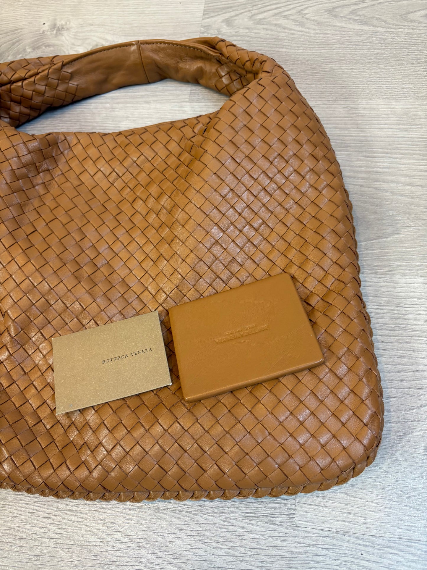 BOTTEGA VENETA. Bolso de hombro piel trenzada