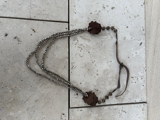 OTRAS. Cinturón piel y abalorios