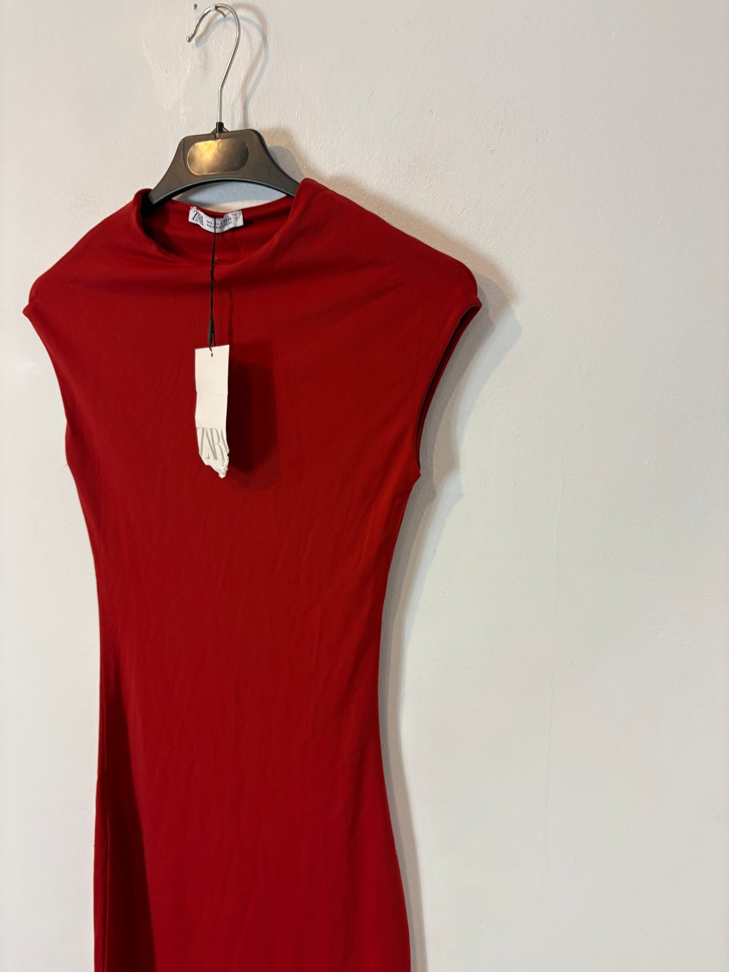 ZARA. Vestido largo entallado