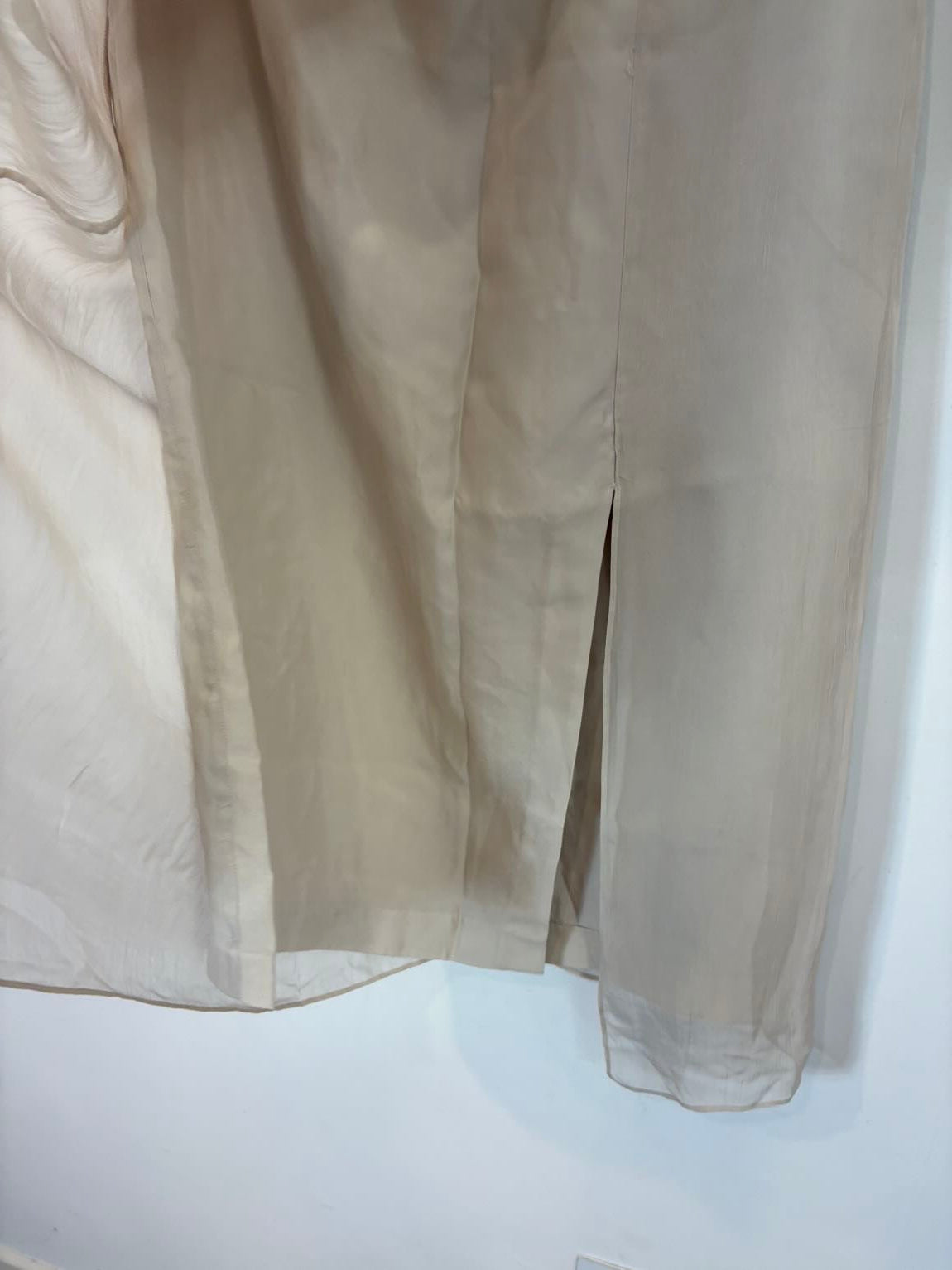 INTROPIA. Conjunto top y falda beige texturas