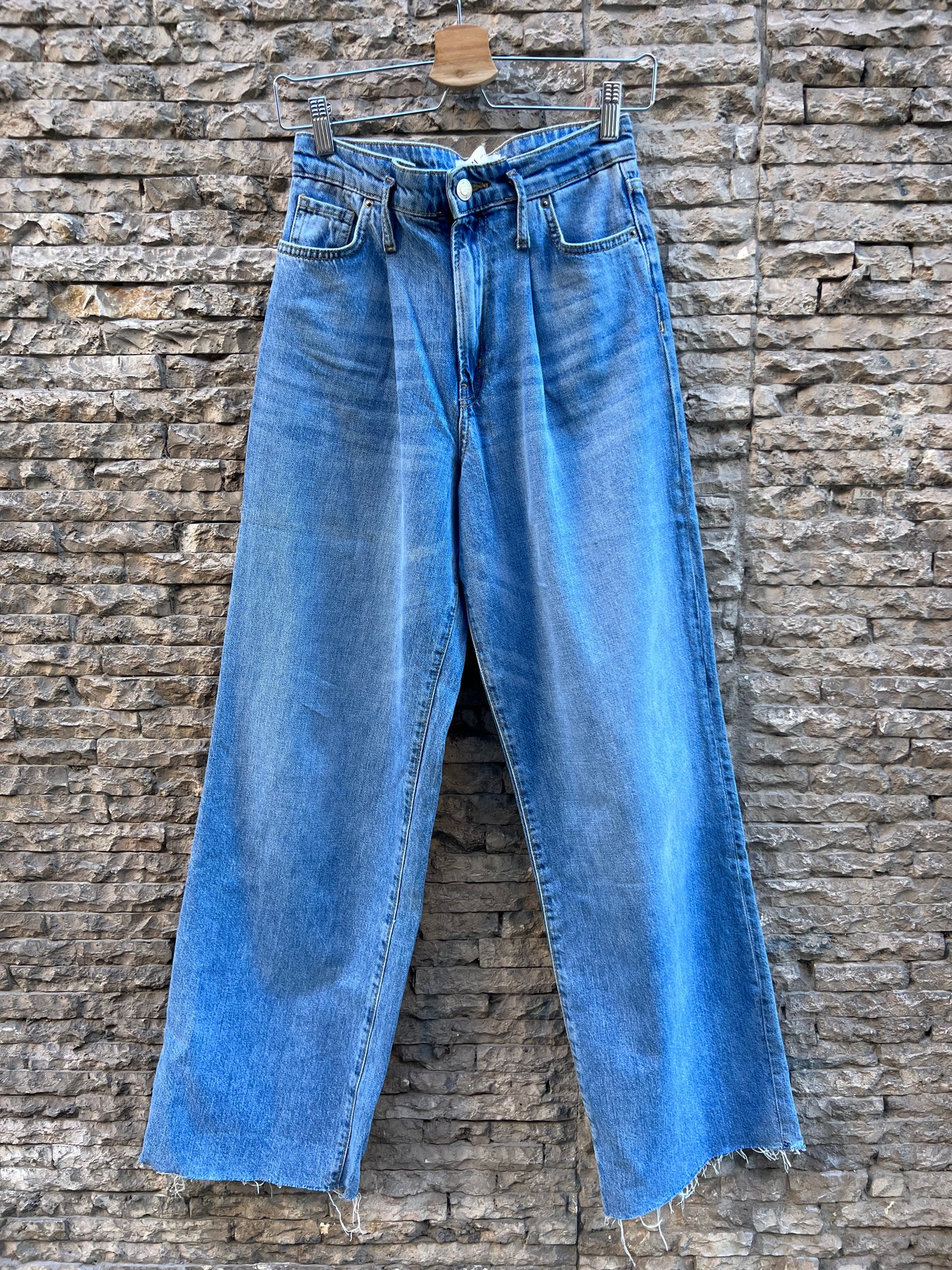 ZARA. Denim pata ancha pinzas. T 34