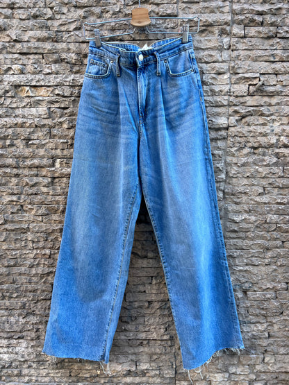 ZARA. Denim pata ancha pinzas. T 34