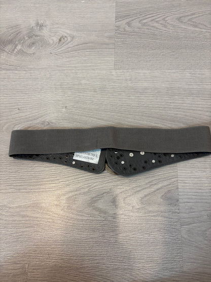 OTRAS. Cinturón semi elástico tachuelas