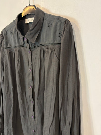 INDI & COLD. Blusa gris borados