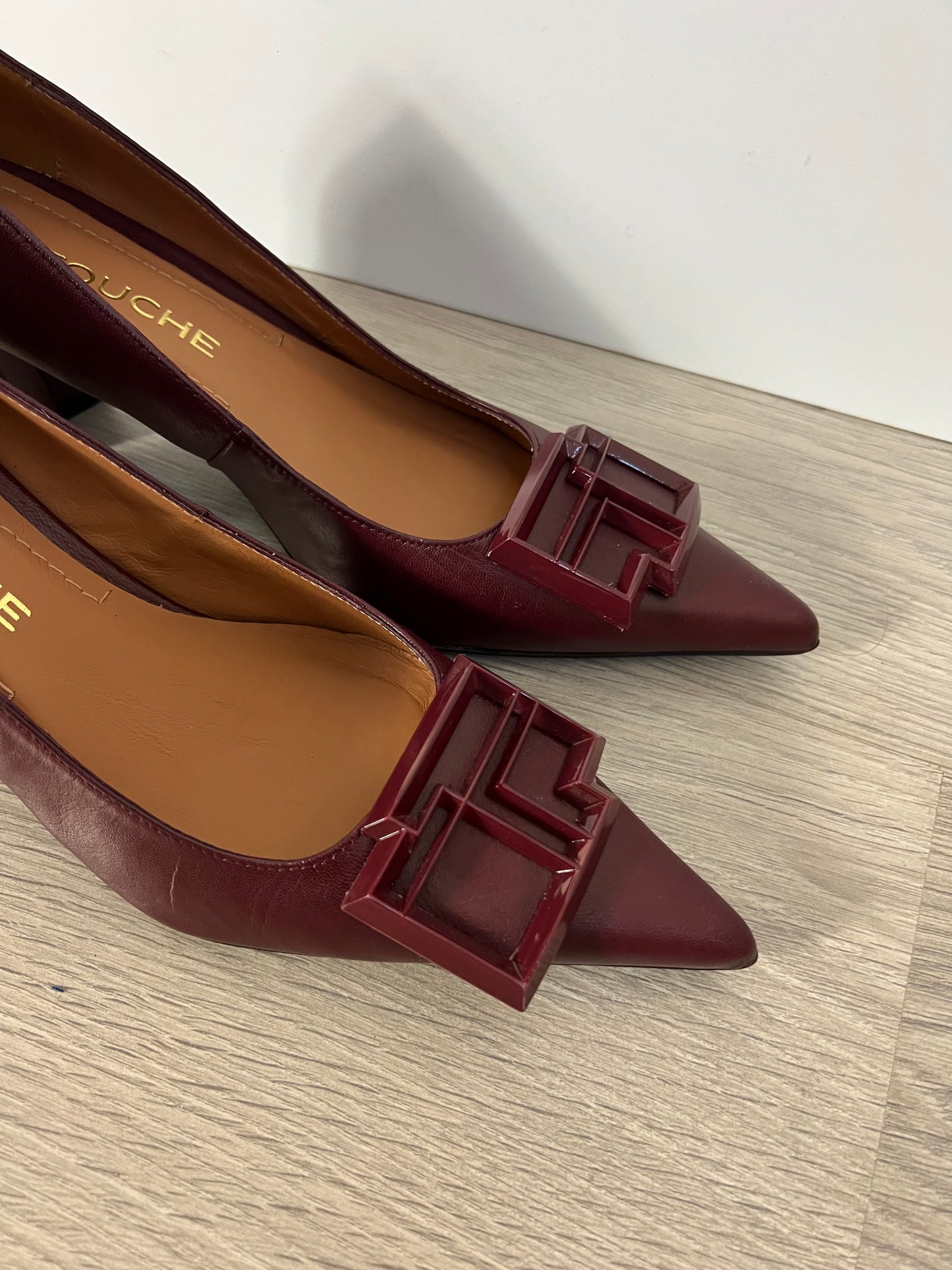 LATOUCHE. Burgundy leather heeled shoe. Size 37
