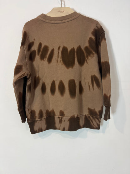ZARA. Brown sweatshirt with letters. Size 6 years.