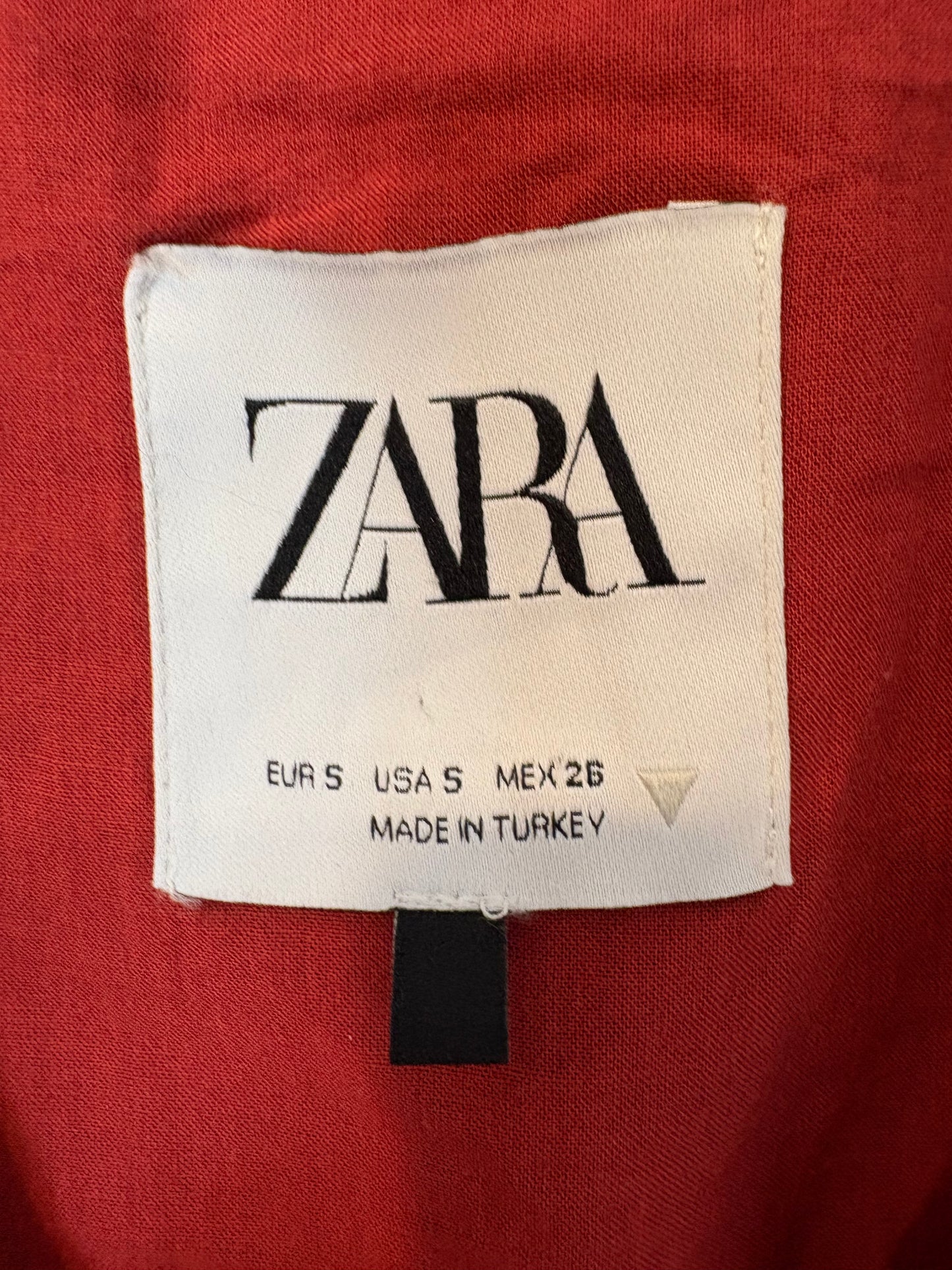 ZARA. Burgundy buttoned vest Ts