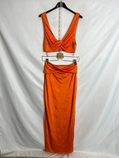 SUPERDOWN. total look naranja  T.s