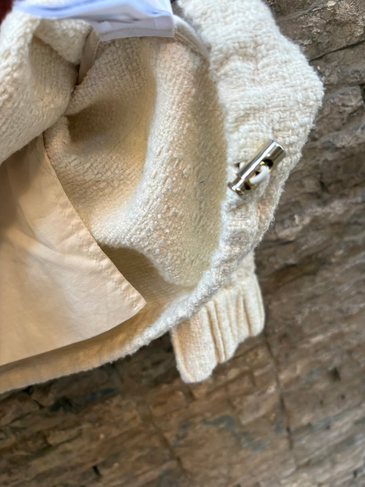 BA&SH. Chaqueta color crudo textura  bolsillos