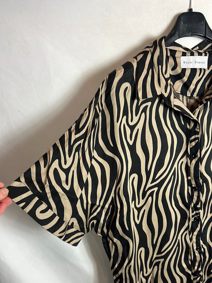 ROUGH STUDIOS. Printed short sleeve shirt. T.S.