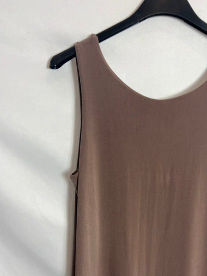 ZUA. Vestido midi marrón escote espalda. T M