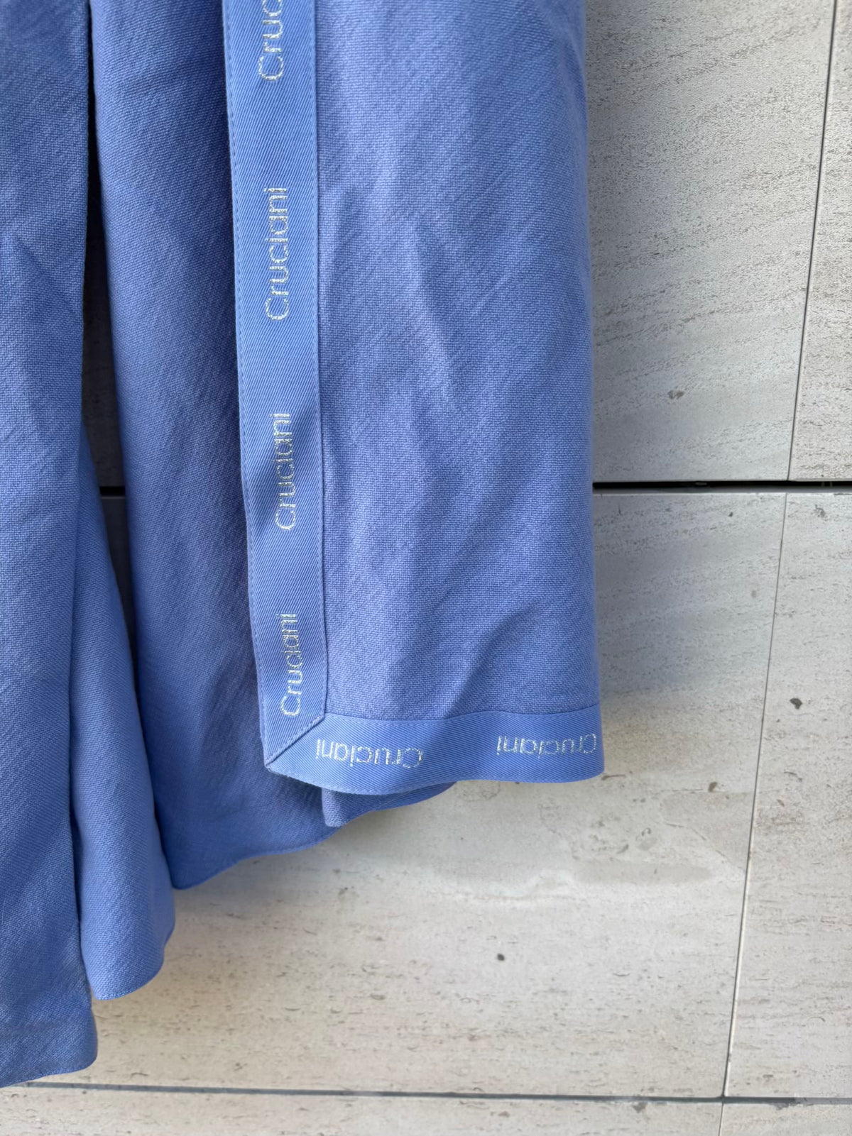 CRUCIANI. Bufanda 100% cashmere azul claro logo