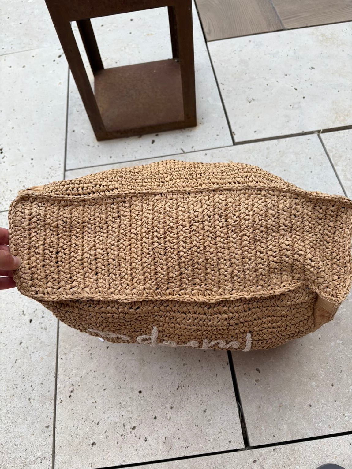 INTROPIA. Bolso rafia bordado