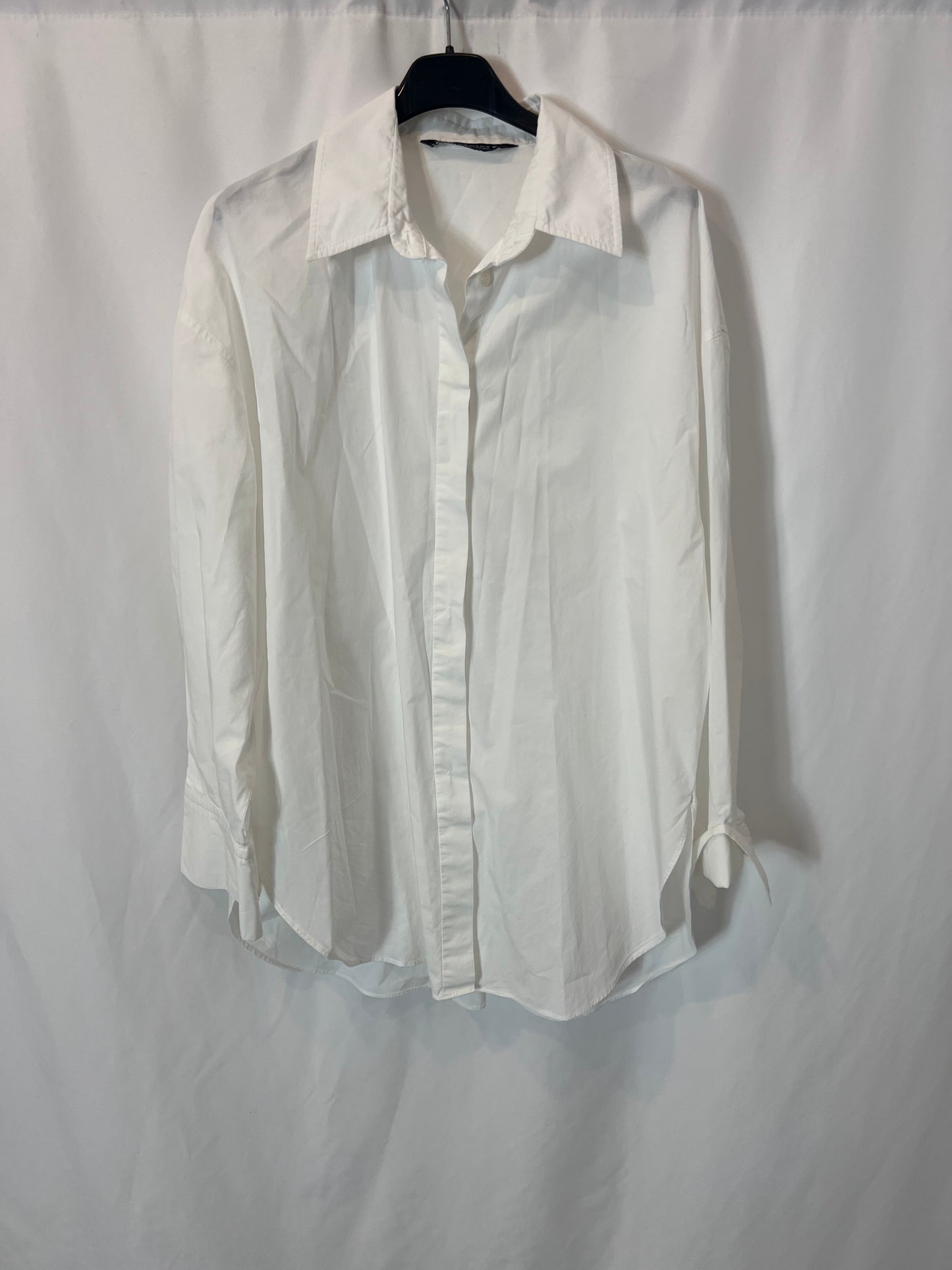 ZARA. White shirt. XS
