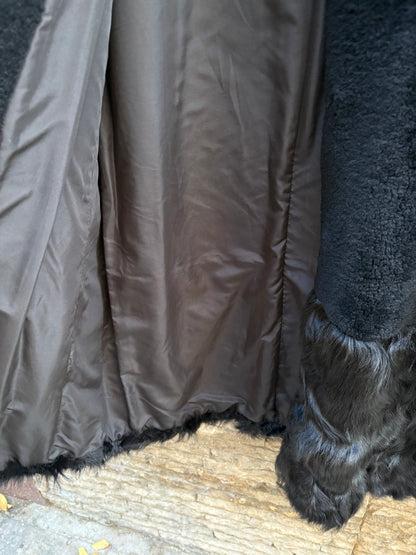 SFERA. Abrigo negro pelo natural