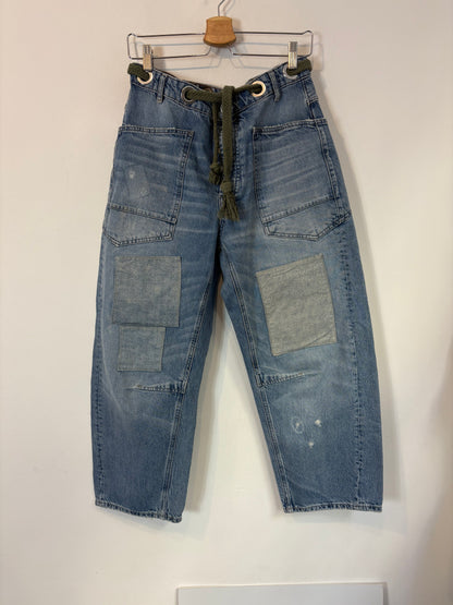 FREE PEOPLE. Denim abotonado parches