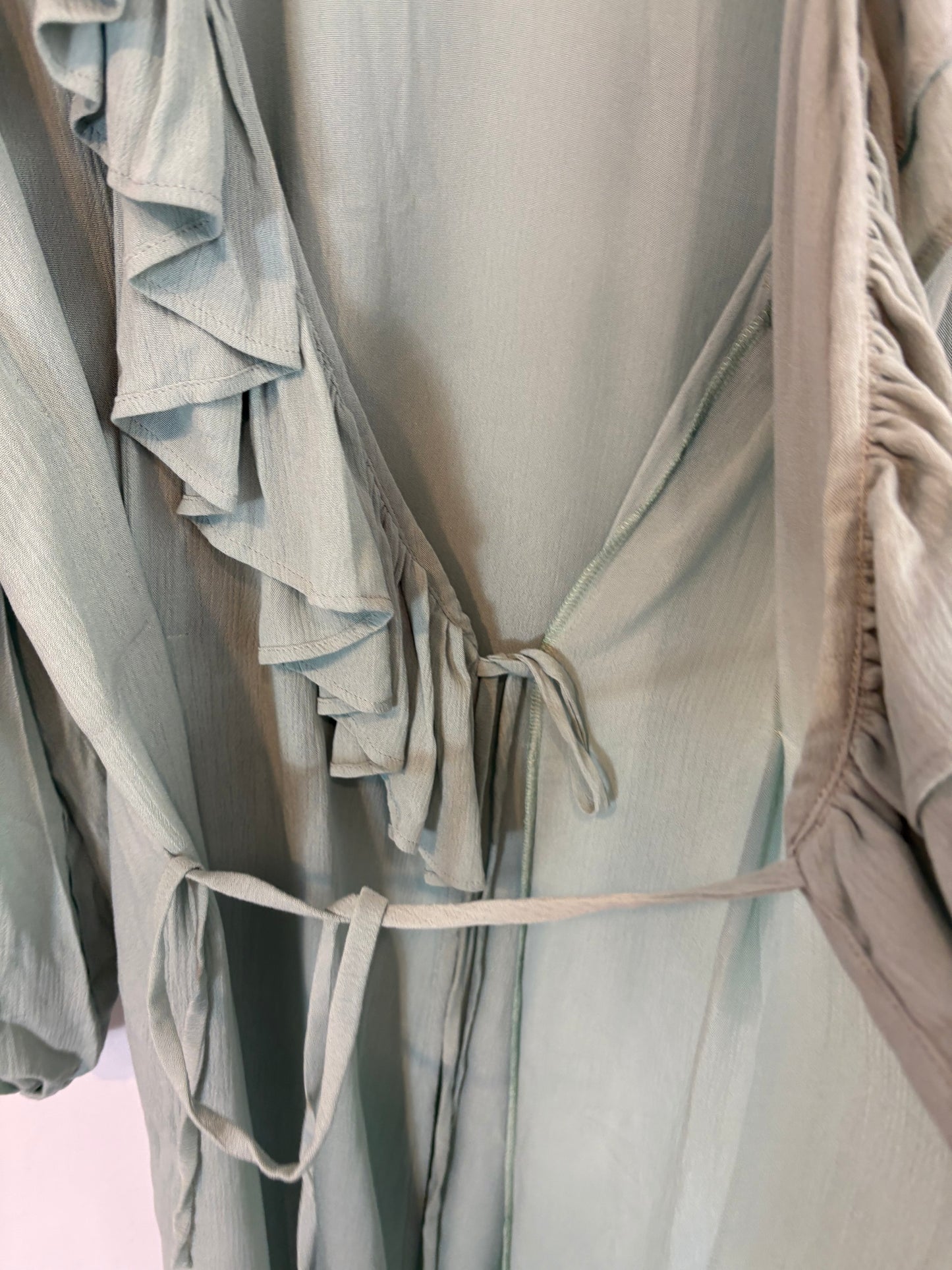 SERRA. Vestido maxi cruzado verde agua