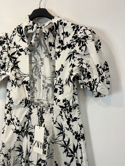 ZARA. Vestido blanco flores T.s