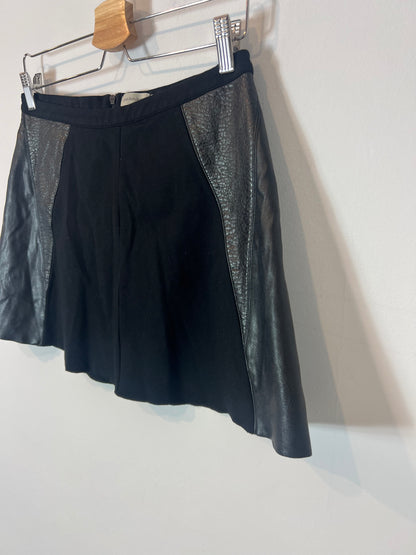 CALVIN KLEIN. Falda doble textura . T 36(M)