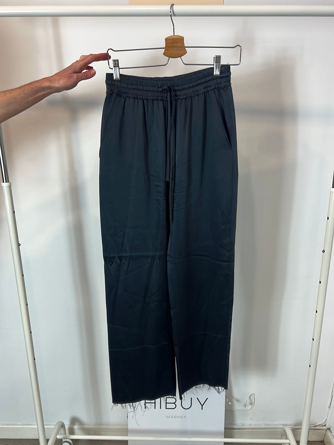 ZARA. Satin blue trousers. XS
