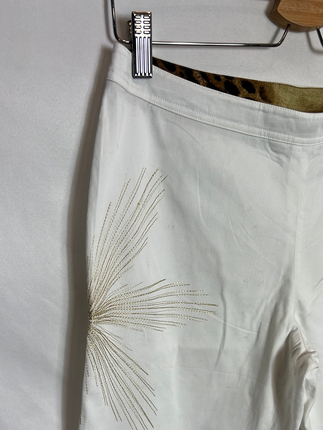 ROBERTO CAVALLI. White trousers with gold embroidery. Size 42 (40)