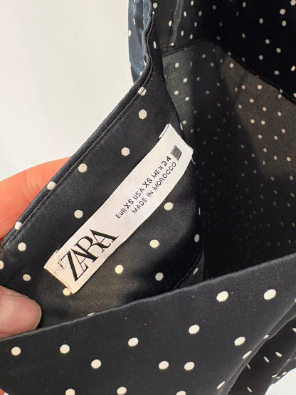 ZARA. Vestido largo satinado lunares