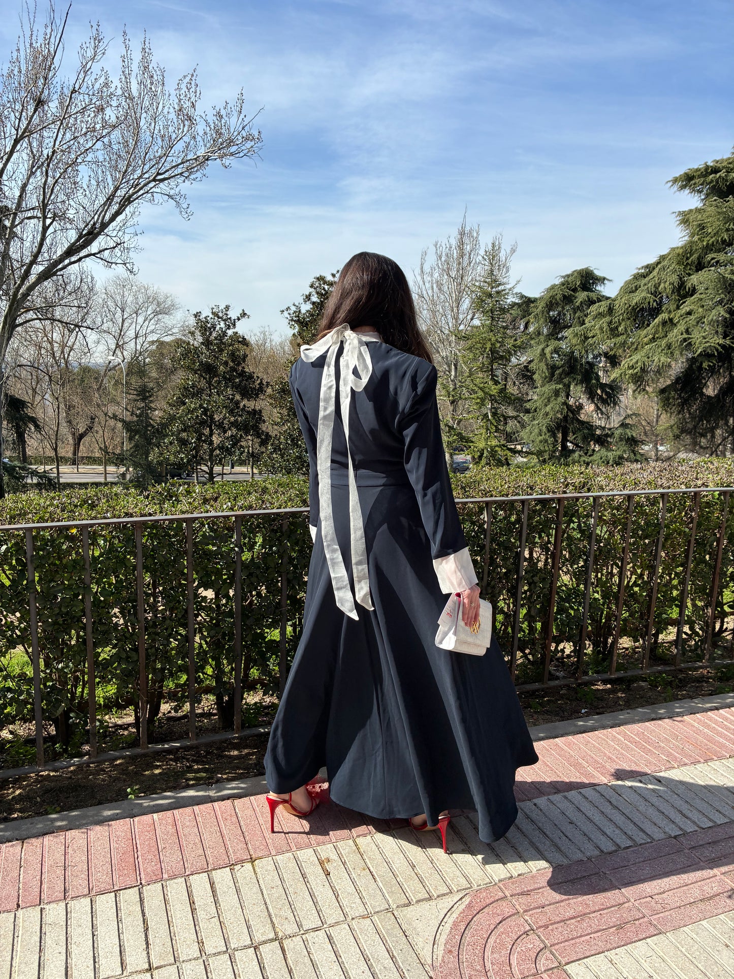 IQ COLLECTION. Vestido largo azul con seda